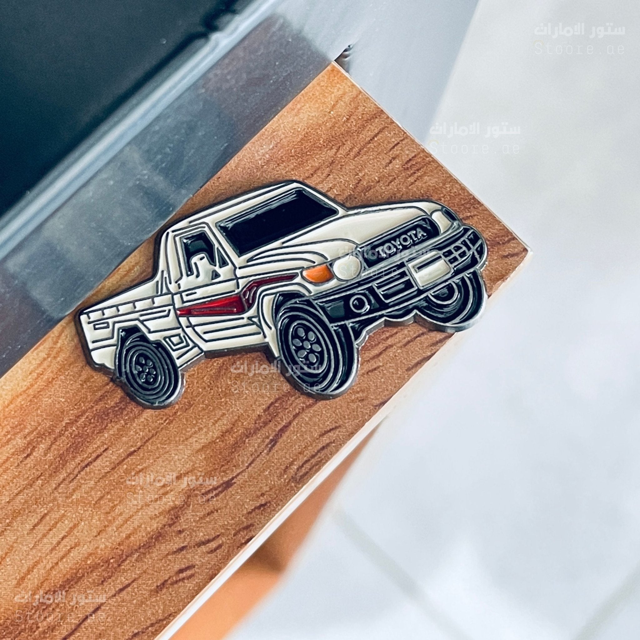 Badge Toyota Land Cruiser Pickup - 1