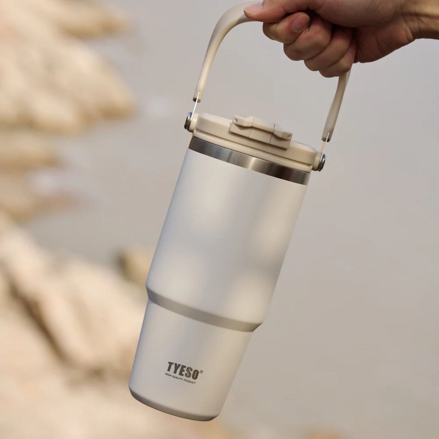 TYESO Vacuum Insulated Tumbler Hot and Cold 600ml Bottle - White