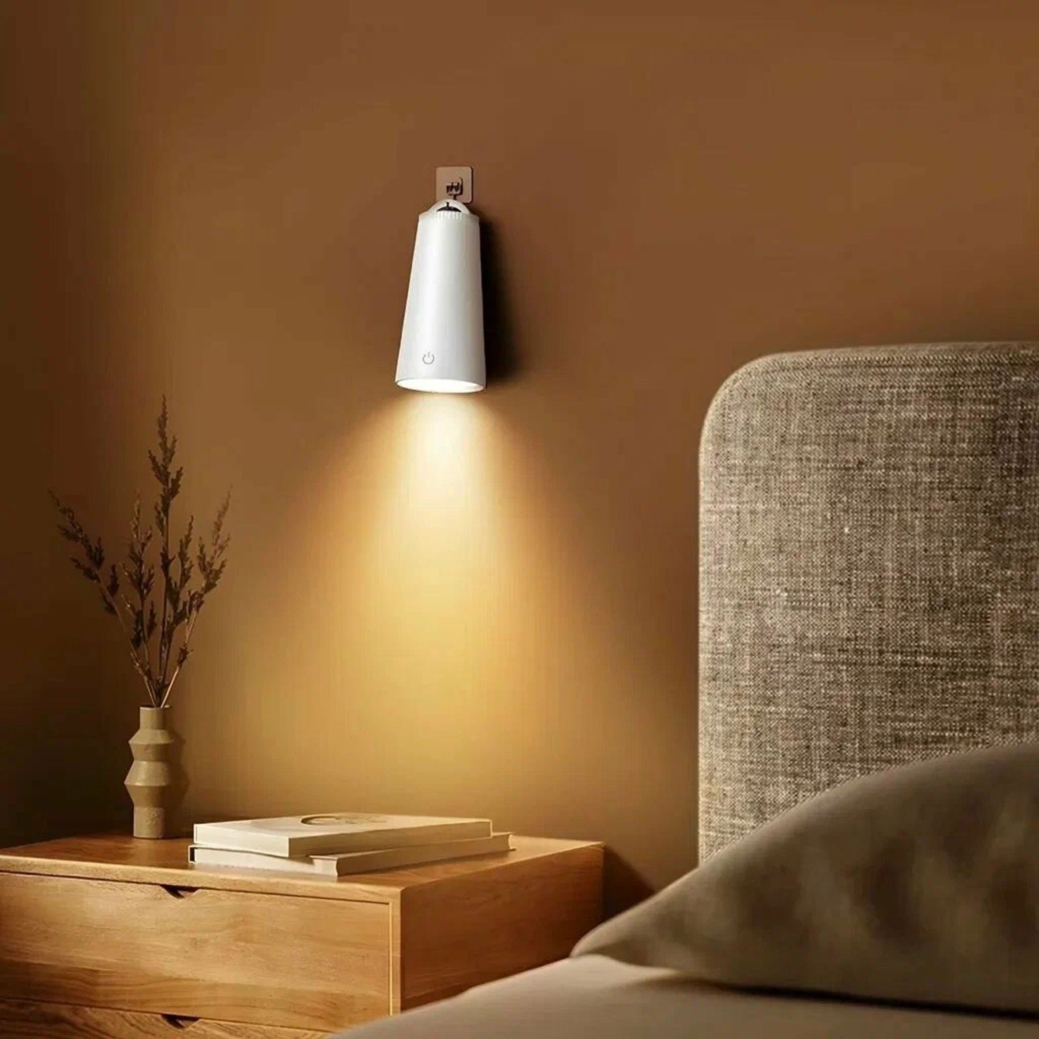 WIWU D8 Desk Lamp 4 in1 intelligent Magnetic Light - White - STOORE.AE | ستور الامارات