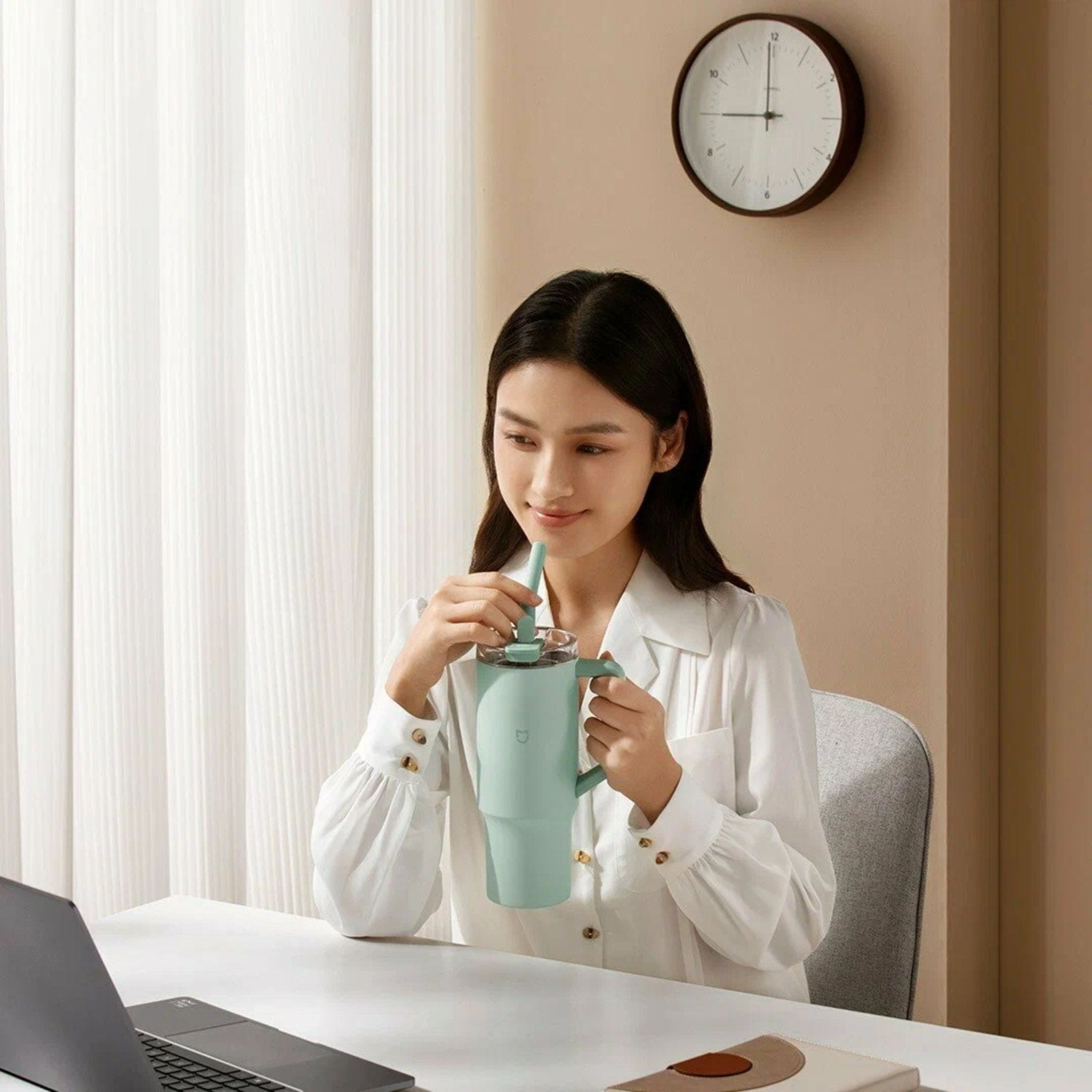 Xiaomi Mijia Portable Stainless Steel Thermos Cup with Straw 1L - Grey - STOORE.AE | ستور الامارات