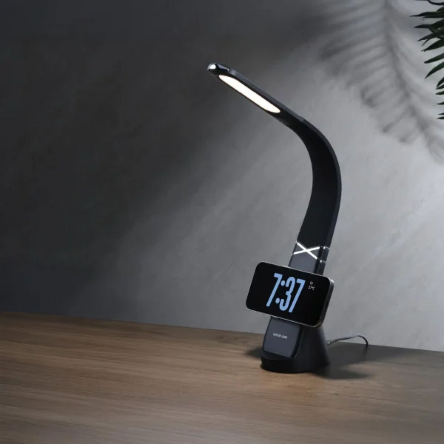 Green Lion Mag LED Desk Lamp with Wireless Snap & Charge – Black