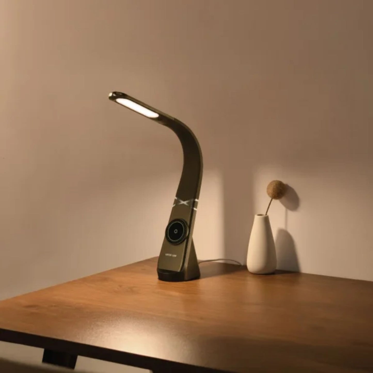 Green Lion Mag LED Desk Lamp with Wireless Snap & Charge – Black
