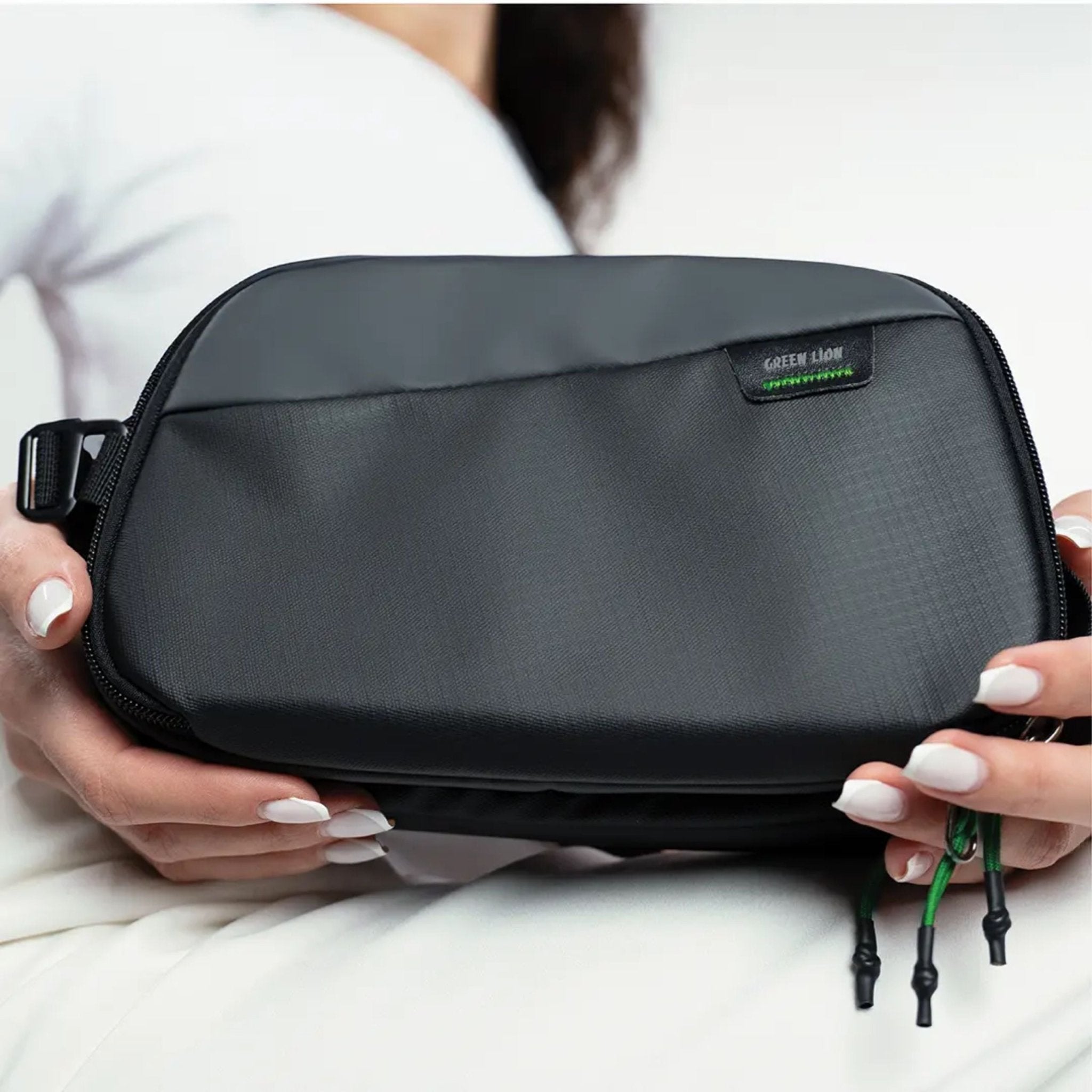 Green Lion Oliver Travel Bag - Black