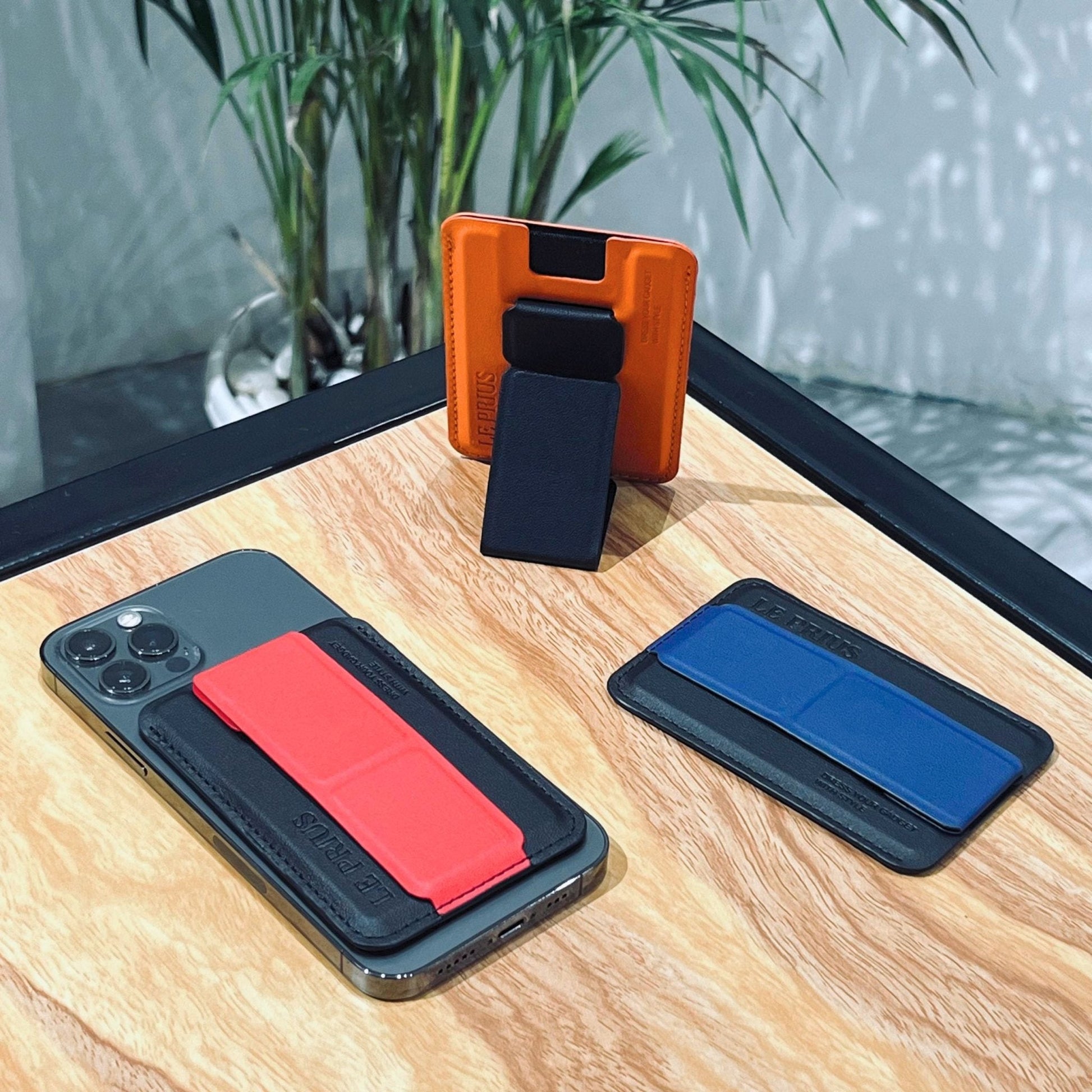LE PRIUS Bengal Series, Magnetic Card Holder With Grip And Extendable Smart stand - Orange