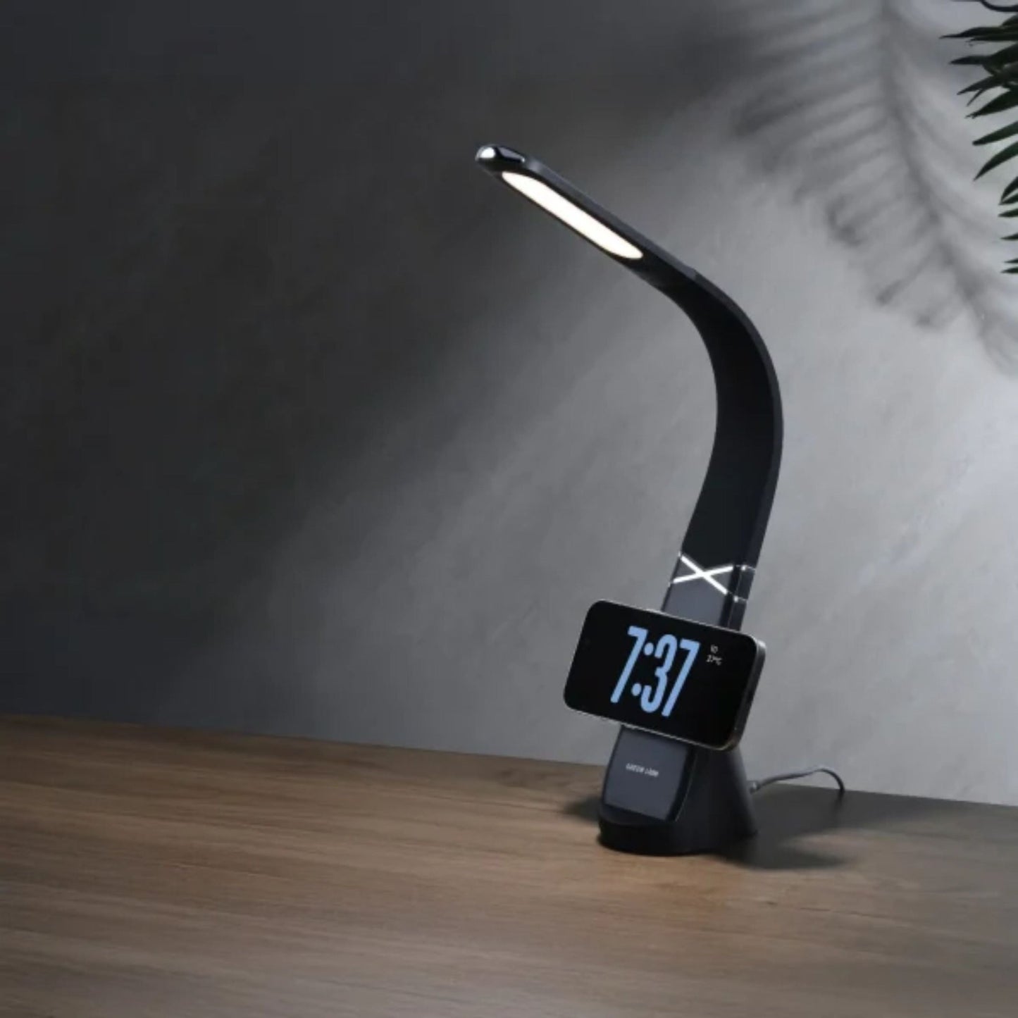 Green Lion Mag LED Desk Lamp with Wireless Snap & Charge – Black - STOORE.AE | ستور الامارات